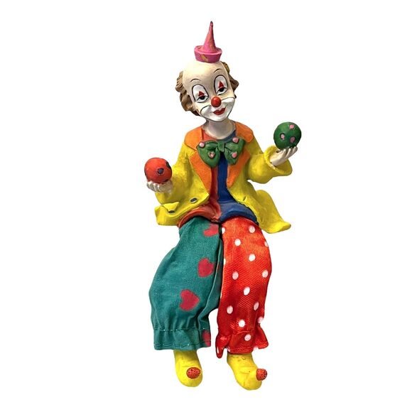 VTG Resin Cloth SITTING CLOWN FIGURINE 6" Circus Shelf Sitter Juggling Balls - Picture 1 of 5